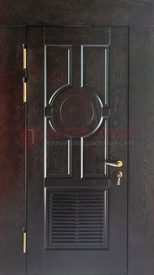 Входная темная дверь винорит с решеткой ДВТ-250 в Тихвине